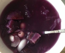 美容养颜的紫薯银耳百合汤