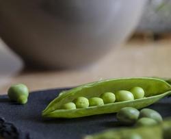 剥豌豆Peel pea