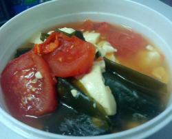 昆布豆腐西红柿酸辣汤
