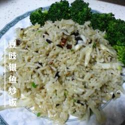 豆豉银鱼炒饭