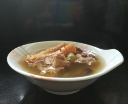 松茸排骨鱿鱼豌豆汤