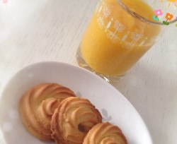 曲奇饼干+橙汁苹果泥