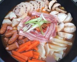 韩式泡菜猪五花年糕火锅