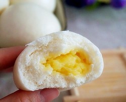 自制美味绵香奶黄包