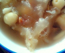 银耳莲子汤