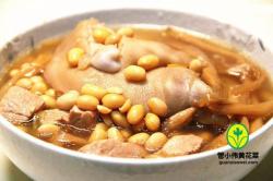 舌尖上的中国-相逢 金针菜炖猪脚的做法