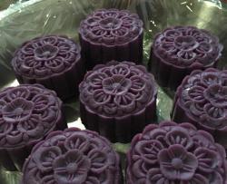 紫薯莲蓉冰皮月饼