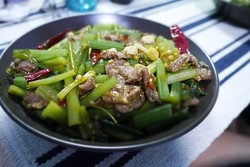 小炒芹菜牛肉