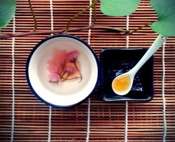 蜂蜜梅子樱花饮