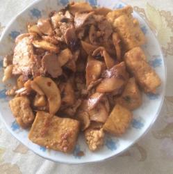 老豆腐,杏鲍菇,肉片辣炒