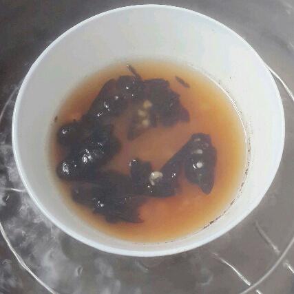 川贝炖咸竹蜂