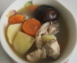 胡萝卜土豆排骨汤