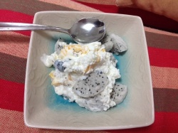 蓝莓火龙果芒果冰淇淋