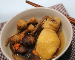 三菇“煲鸡汤