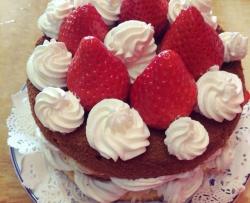 鲜奶油草莓裸蛋糕