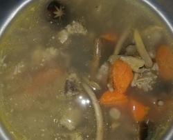 胡萝卜香菇玉米排骨汤