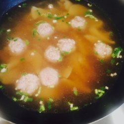 蘑菇肉丸子汤