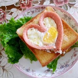 爱心蛋三明治