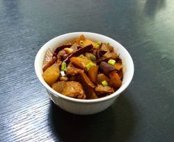 红烧萝卜油豆腐也叫豆腐泡