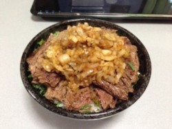 06话 夏里亚宾牛排盖饭 シャリアピン・ステーキ丼