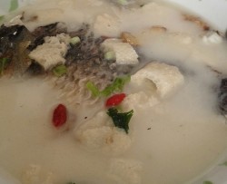 鲫鱼竹荪汤