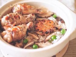 暖桌上的鸡腿炊饭