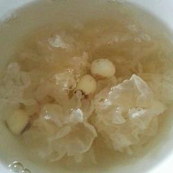 银耳莲子羹