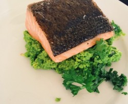 Sous Vide Salmon with Mashed Green Peas 低温慢煮三文鱼配豌豆泥