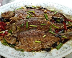 红烧小鳊鱼