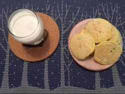 芹菜松饼 薏米牛奶
