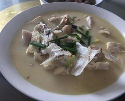茶油鱼头豆腐汤
