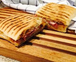 吞拿鱼火腿芝士三明治 Tuna&Ham&Cheese Ciabatta