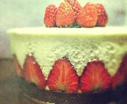 冻奶酪草莓蛋糕