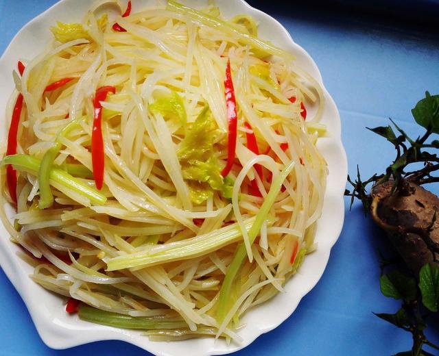 能当主食吃的炒菜丨芹菜土豆丝 · 圆满素食