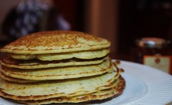 烤排骨的同时煎的 豆渣淡奶油pancake 太贤惠了
