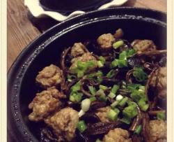 砂锅茶树菇煲肉丸子