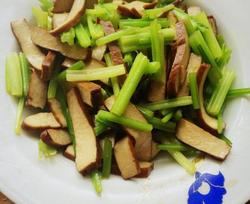 低脂减肥的芹菜炒香干