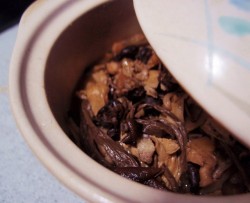 茶树菇鱿鱼煲
