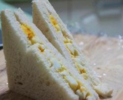 我的深夜食堂——自制迷迭香蛋香三明治