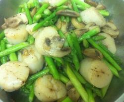 磨菇蘆筍牛油炒帶子
