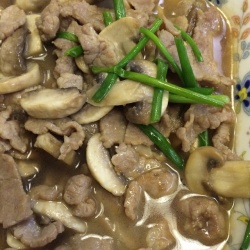 瘦肉炒草菇