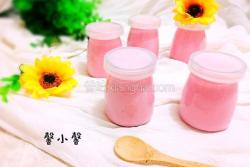 粉红色酸奶