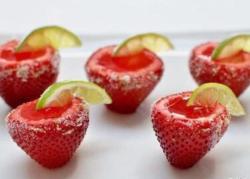 草莓玛格丽特果冻鸡尾酒 strawberry margarita jello shots
