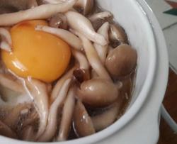 鸡蛋煮不煮熟都好吃的蟹味菇腊肠饭