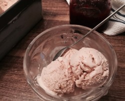 樱桃果酱冰淇淋
