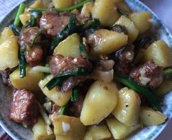 土豆焖排骨