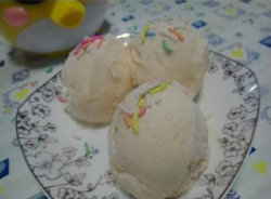 菠萝冰淇淋