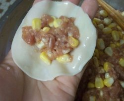 玉米肉肉饺子