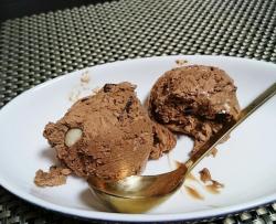 浓醇黑白巧克力碎片黑巧冰淇淋