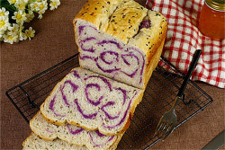 超好吃的全麦黑芝麻紫薯面包做法